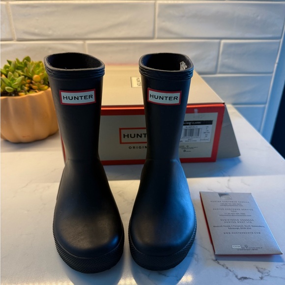 Hunter Classic Black Waterproof Boots - Picture 1 of 7